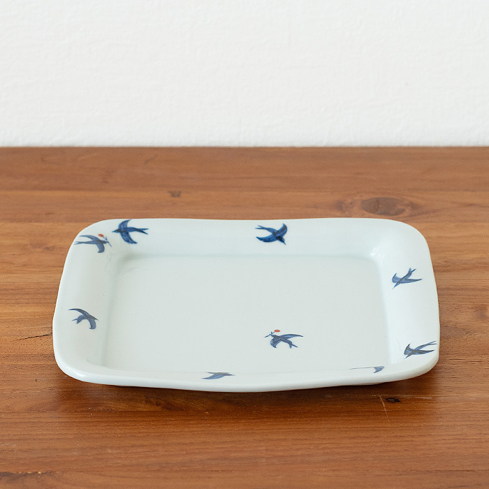 日下華子　色絵　つばめ　正方角丸プレート