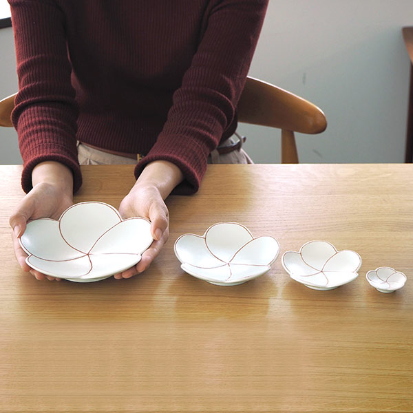 幸楽窯　錦　銀彩　捻り梅　箸置【25WS】