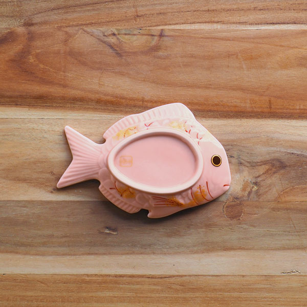 幸楽窯　錦　薄桜釉　金叩　鯛形　銘々皿【25WS】