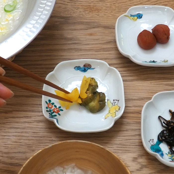 堀畑蘭　隅入豆皿　色絵唐子とお花