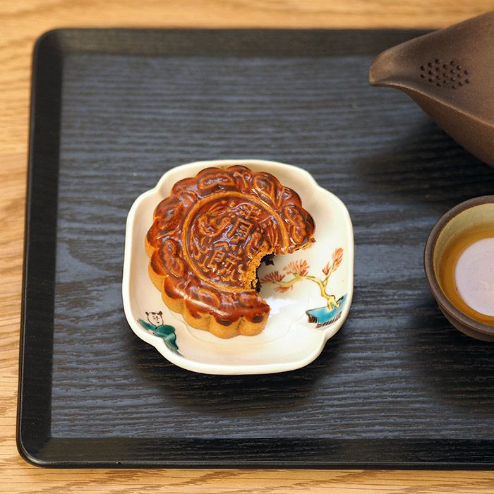 堀畑蘭　隅入豆皿　色絵唐子と赤松