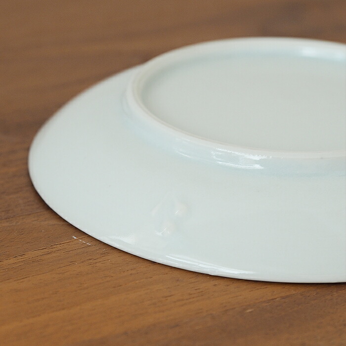 九谷青窯　高原真由美　白磁いっちん草花散らし　4.5寸皿