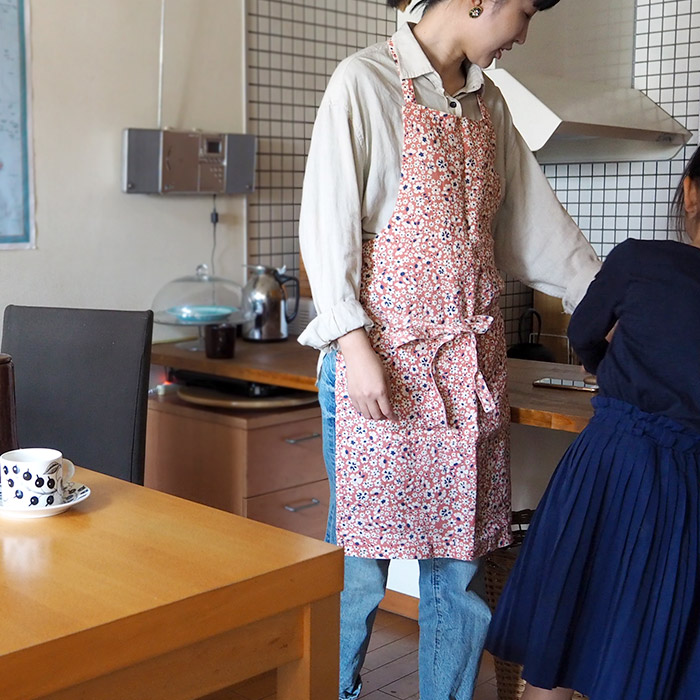 【40％0FF・在庫限り】【プロキッチン別注】リネンテイルズ　デイリーエプロン　ブロッサム　/　LINEN　TALES　※