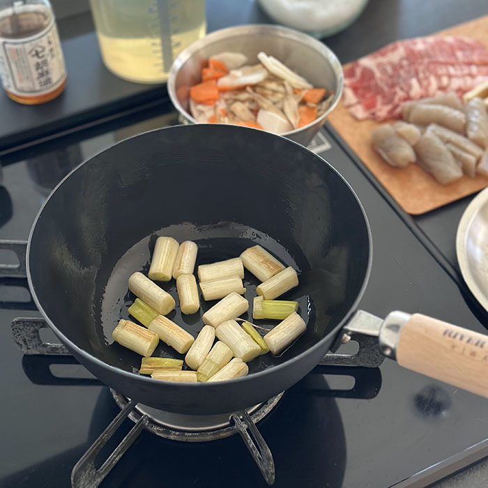 ■【2026年福袋11】元気に「一汁一飯」のススメ！鉄鍋で豚汁&おにぎり4点セット【ラッピング不可】【12月中旬～年内配送予定】