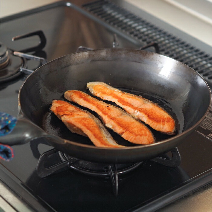 【公式】IH対応　山田工業所　鉄打出【丸柄フライパン】 （2.3mm） 26cm 空焚き済み【スタッフが選ぶ鉄フライパンおすすめ5選！】